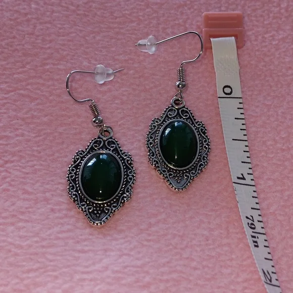 Green stone earrings - Picture 1 of 3